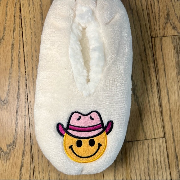 NWT Moon Cake Cowgirl Smiley Face Memory Foam Plush Gripper Slipper Size 5/7.5 - Picture 4 of 6